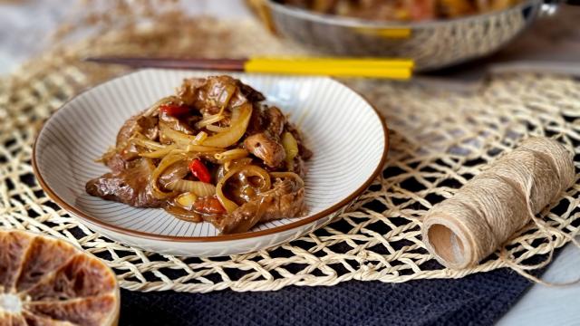 Salteado de ternera a la pimienta negra, una receta de inspiración asiática en 10 minutos