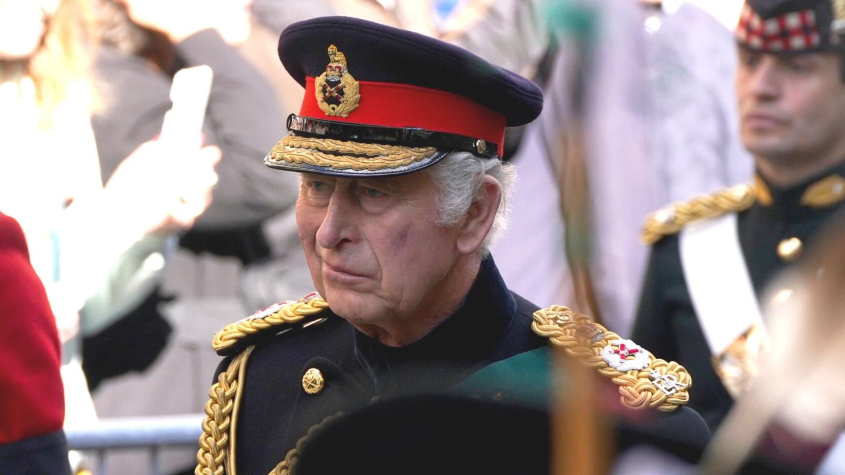El rey Carlos III prescindirá de parte de sus empleados.