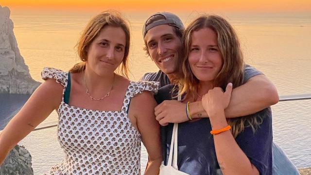 Nacho, Icíar y Macarena triunfan al margen de los medios.