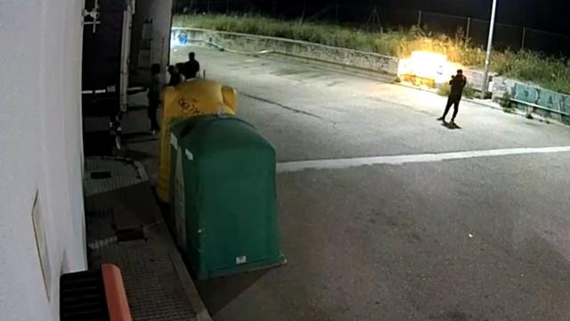 Varios ladrones roban la carga de un camión en un área de servicio de Toledo