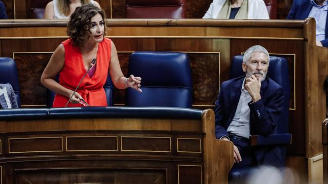 María Jesús Montero, ministra de Hacienda y Función Pública, y Fernando Grande Marlaska, ministro de Interior, este miércoles en el Congreso.