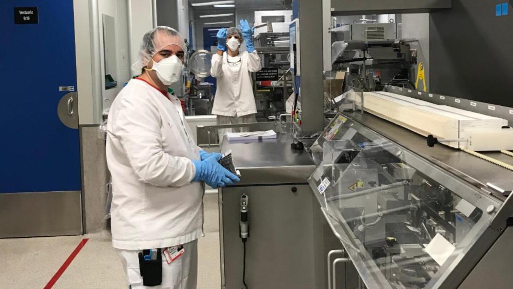 Trabajadores de la planta de producción de Lilly en Alcobendas (Madrid).