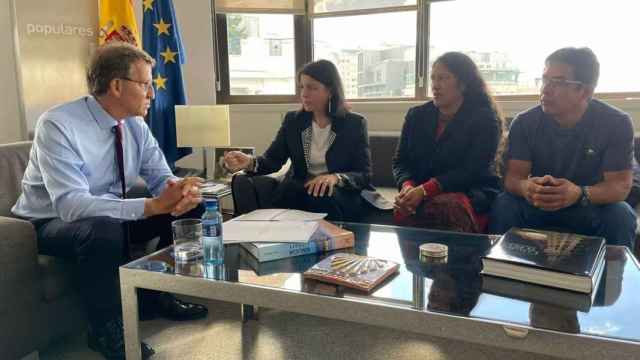 Familias del ‘Villa de Pitanxo’ piden a Feijóo que los populares apoyen su reclamación en la Eurocámara el 25 de octubre.