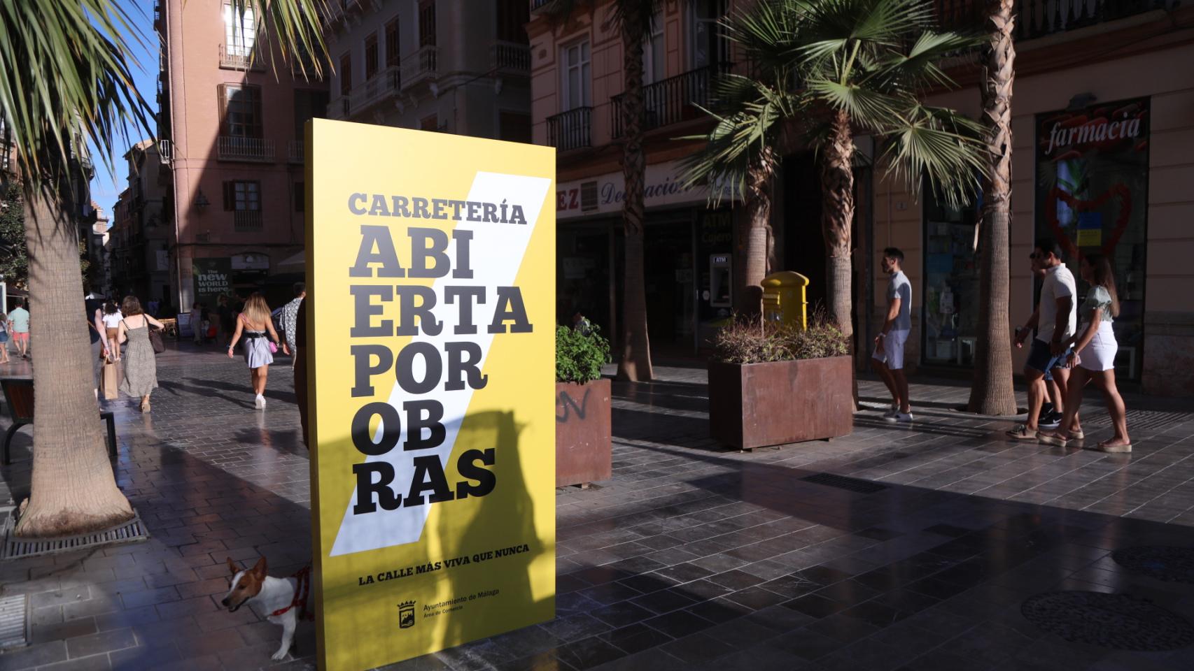 Uno de los carteles informativos sobre el apoyo al comercio de la calle Carretería.