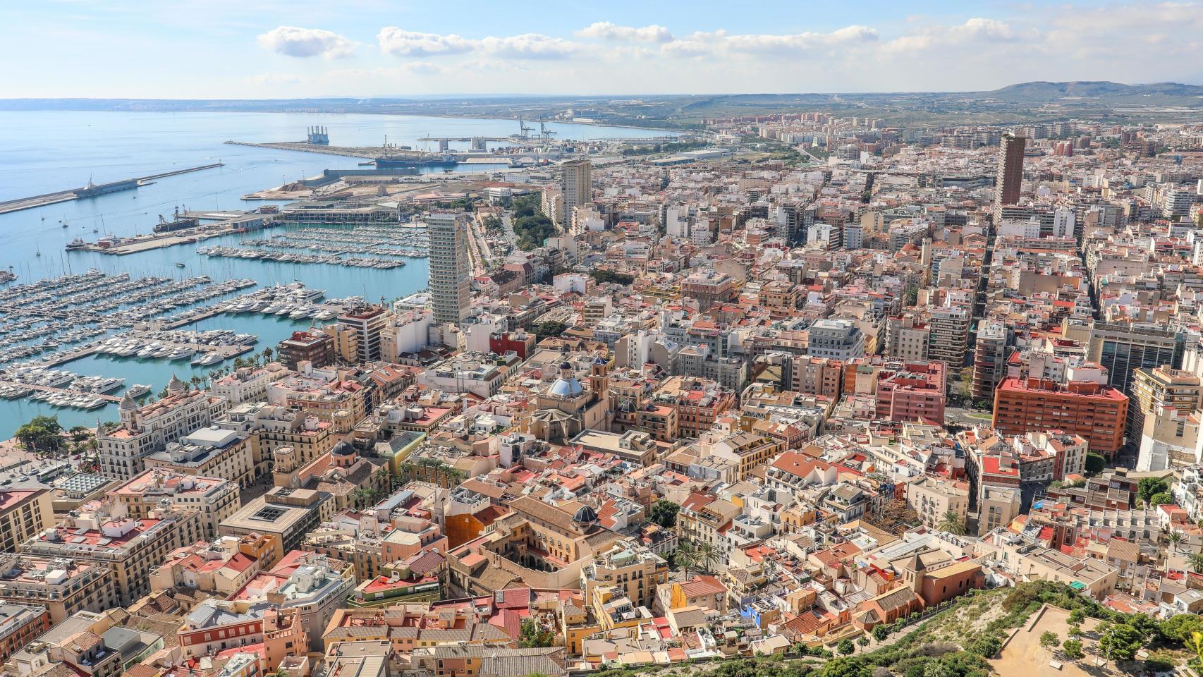 Panorámica de la ciudad de Alicante, en imagen de archivo.