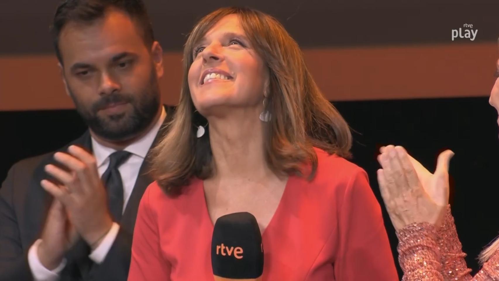 La periodista ha recibido el calor del público y de sus compañeros tras su salida del Telediario.