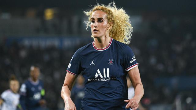 Kheira Hamraoui durante un partido de la Women's Champions League con el PSG