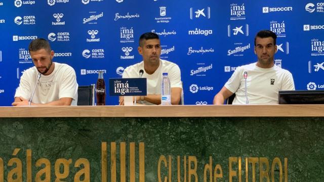 Fran Sol, Juanfran y Manolo Reina en la sala de Prensa de La Rosaleda