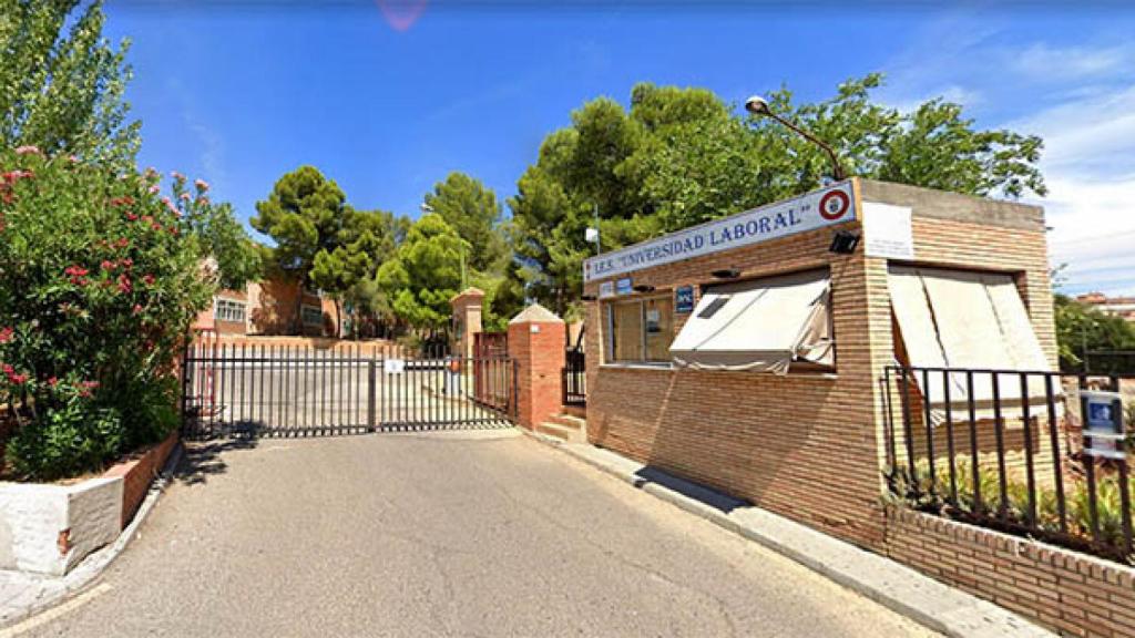 Entrada principal del IES Universidad Laboral de Toledo.