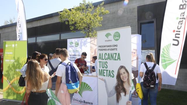 Unicaja Banco participa en la Feria de Bienvenida de la Universidad de Salamanca