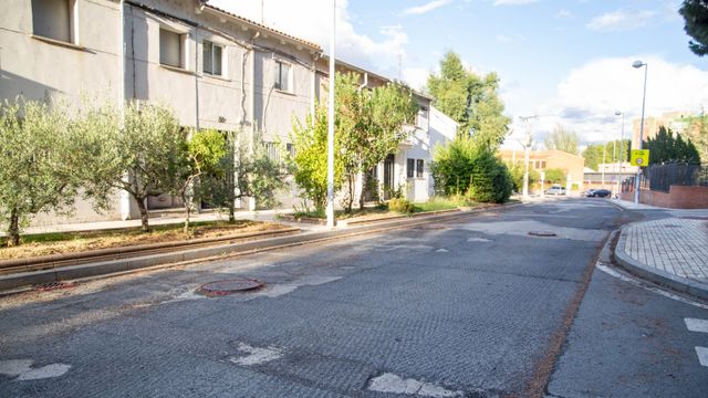 Obras de asfaltado en la avenida Carlos I de Salamanca