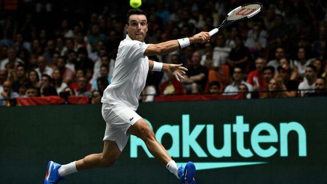 Roberto Bautista alcanza una bola de revés