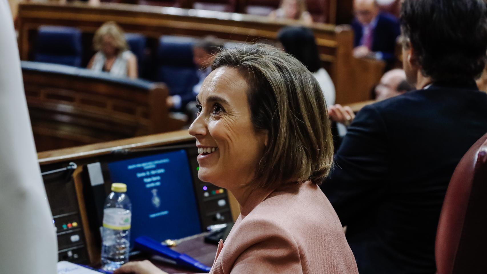 La portavoz del Partido Popular en el Congreso de los Diputados, Cuca Gamarra, en su escaño en el Hemiciclo.