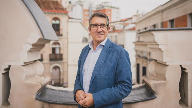 Patxi López, en uno de los pisos superiores del Congreso de los Diputados.