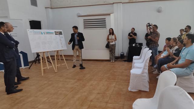 Francisco de la Torre, en el acto de entrega de llaves de 16 viviendas sociales en alquiler para jóvenes con opción a compra
