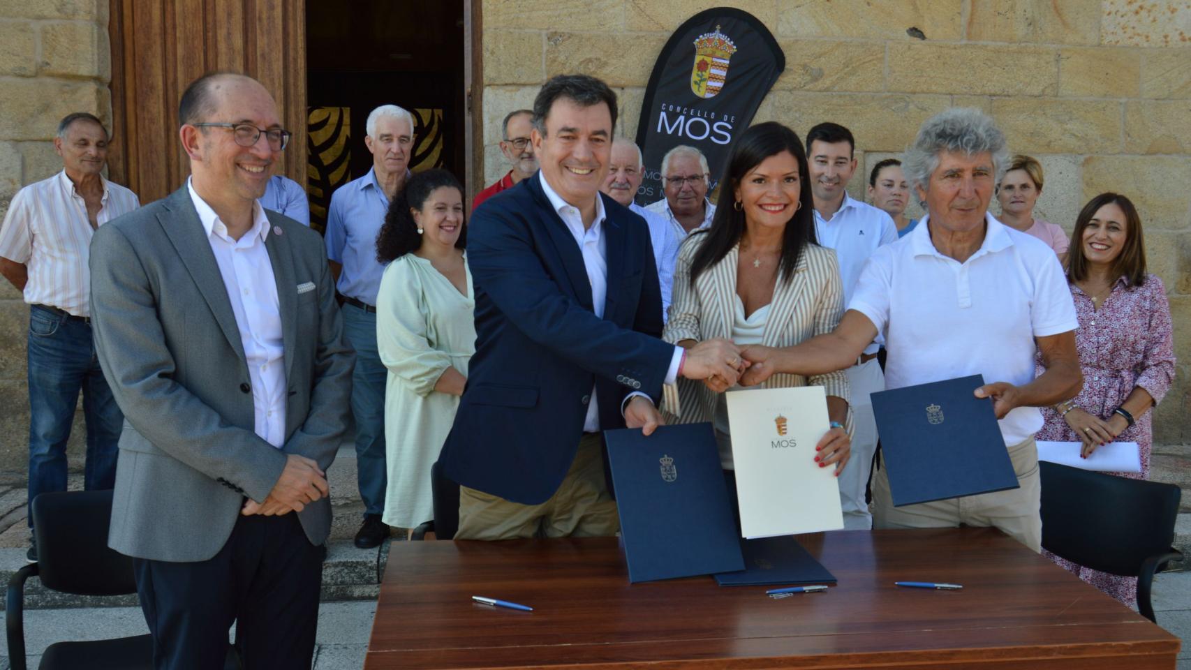 Firma del convenio entre la Xunta y la Fundación Pazo de Mos.