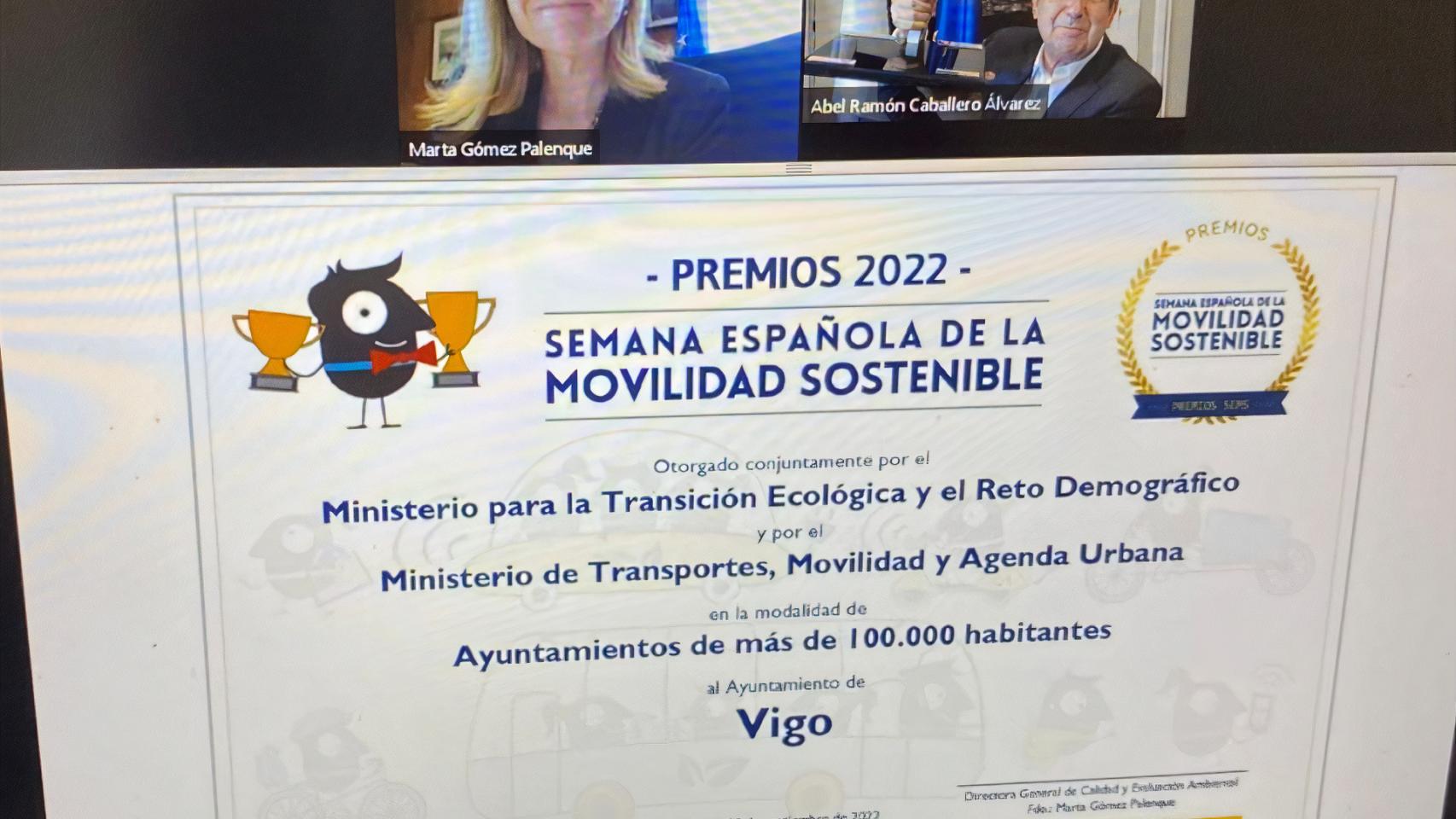 Abel Caballero recibe el reconocimiento de forma telemática.