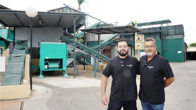 Joaquín Sempere y su hijo Víctor, la sexta y la séptima generación de El Tendre.
