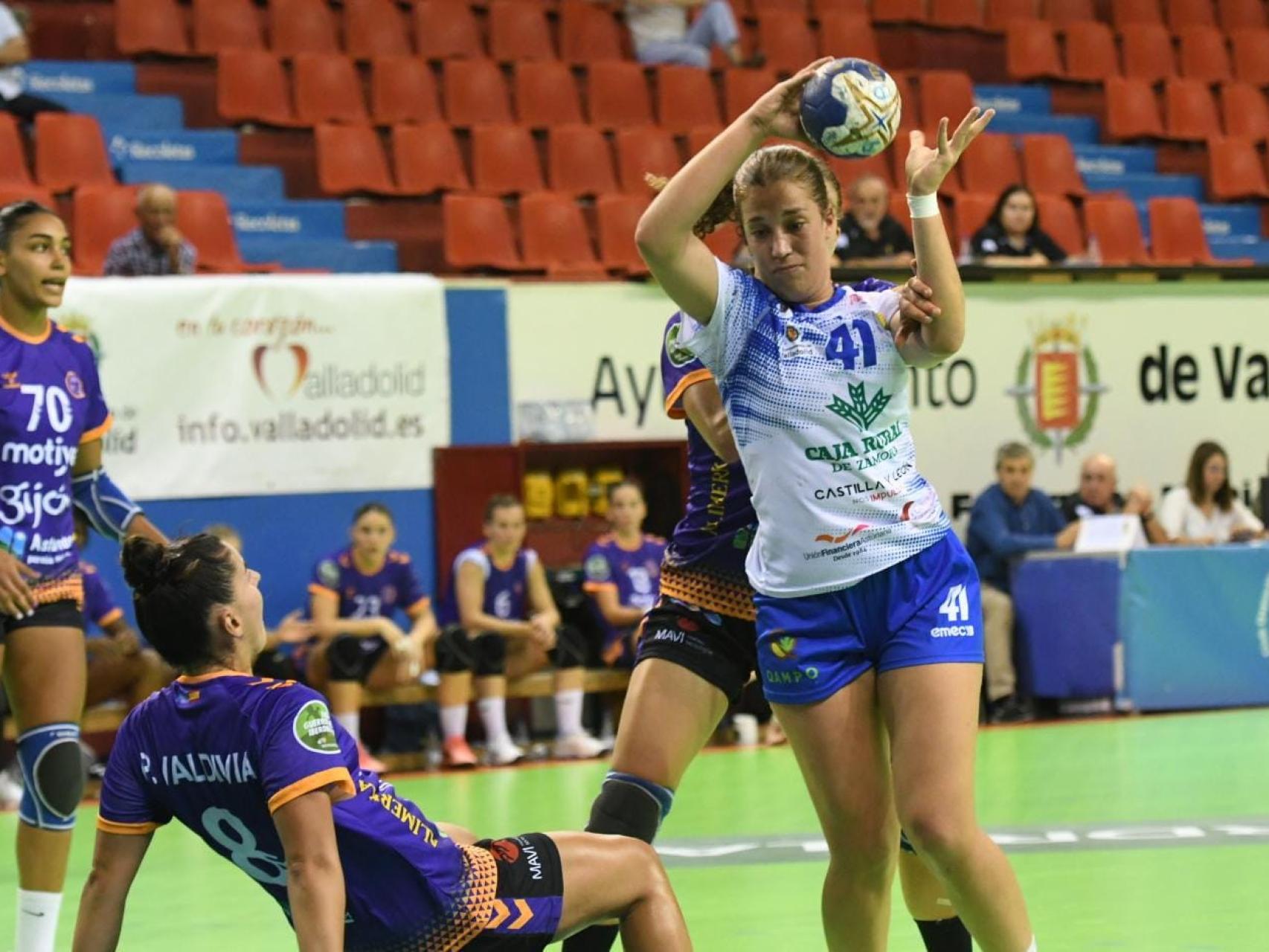 Una jugadora del Aula durante el partido.
