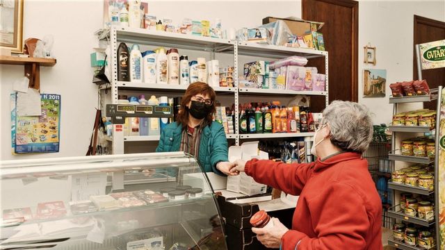 Una tienda de ultramarinos en Belmonte de San José.