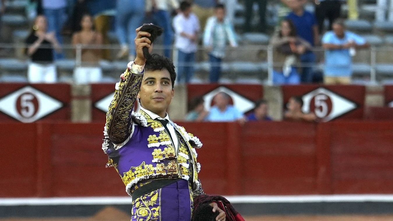 El mexicano Leo Valadez cortó una oreja al sexto que le abrió la Puerta Grande