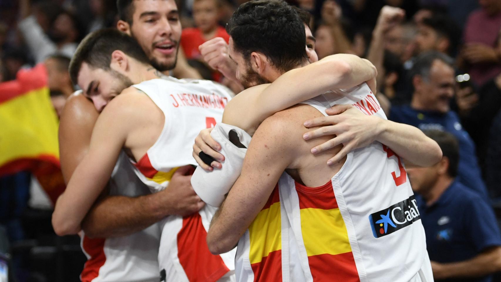 Felicidad desbordada en el equipo español tras ganar el Eurobasket