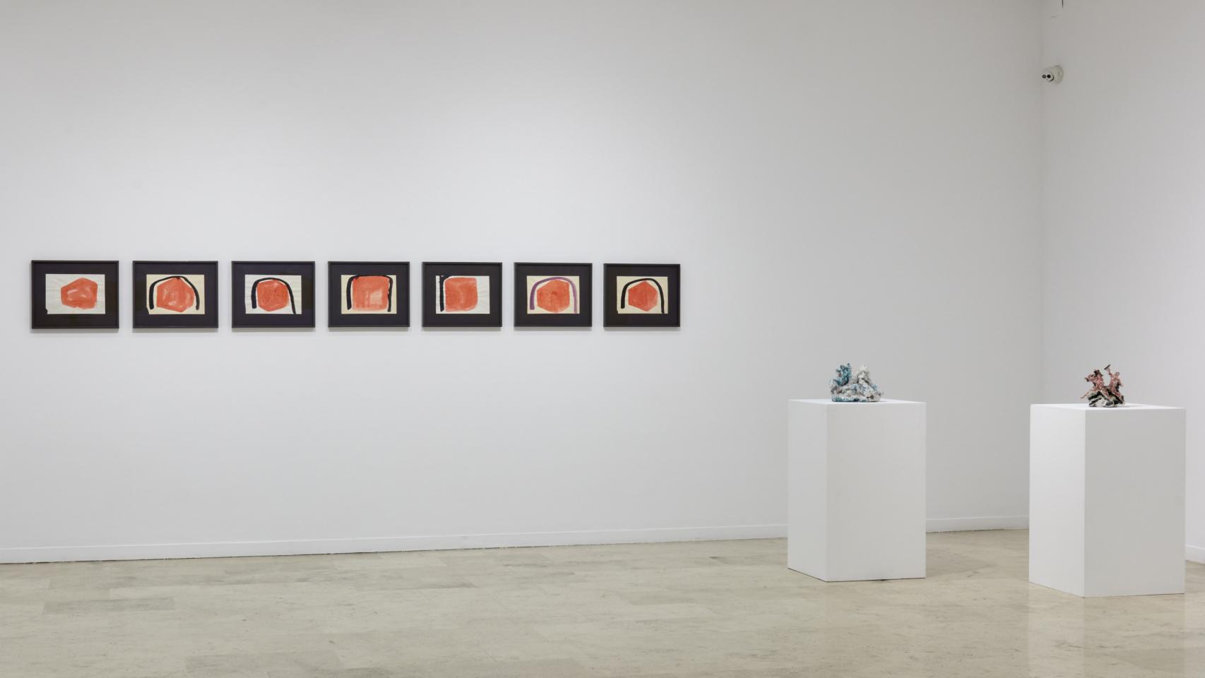 Vista de la exposición de Lucio Fontana en la galería Helga de Alvear. ©Joaquín Cortés