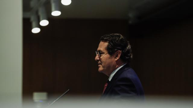 El presidente de la CEOE, Antonio Garamendi, en la sede de la patronal el pasado mes de abril.