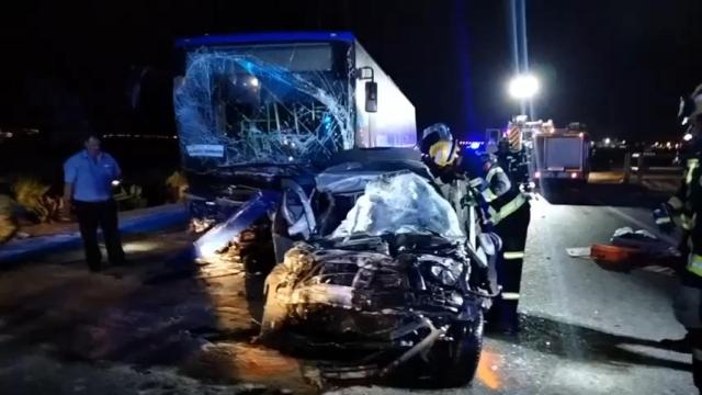 Herida muy grave una joven de 21 años tras un accidente de tráfico contra un autobús en Alicante