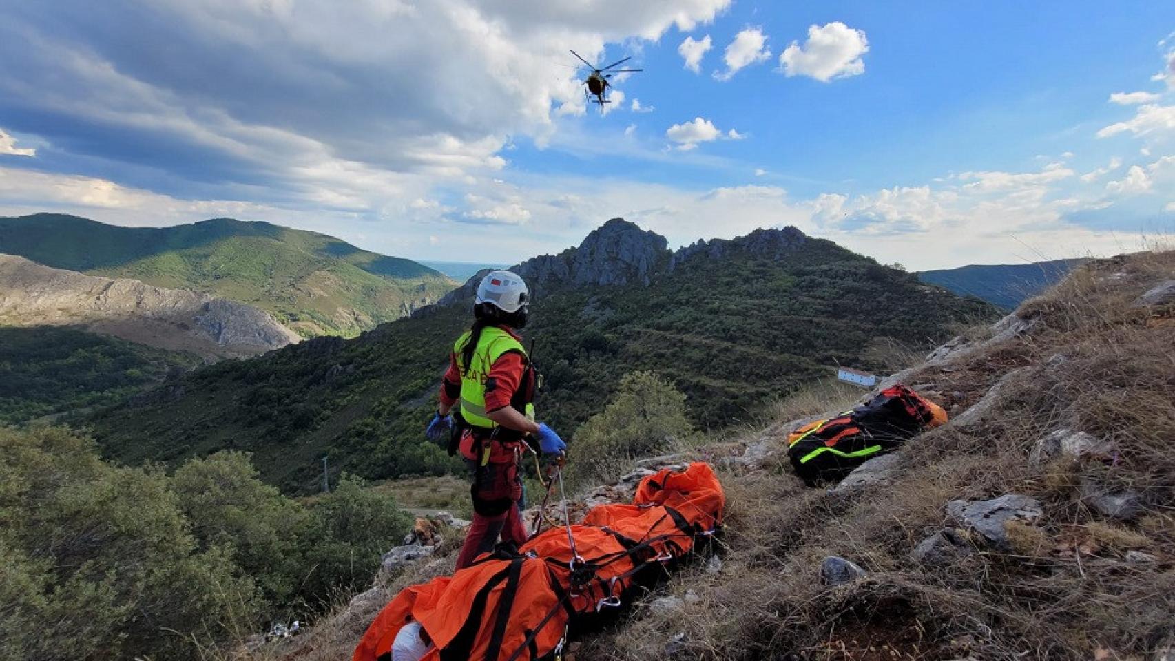 Imagen del rescate de una mujer en la Montaña de Riaño