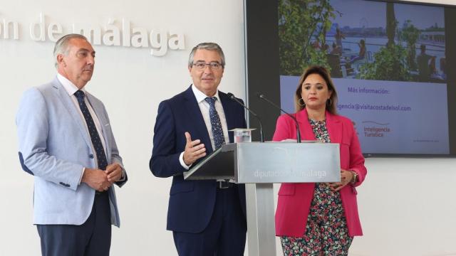 El presidente de la Diputación, Francisco Salado, durante la rueda de prensa.