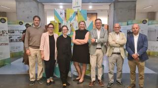 La consejera de Familia e Igualdad de Oportunidades, Isabel Blanco, inaugura la exposición 'EnmiHábitat'