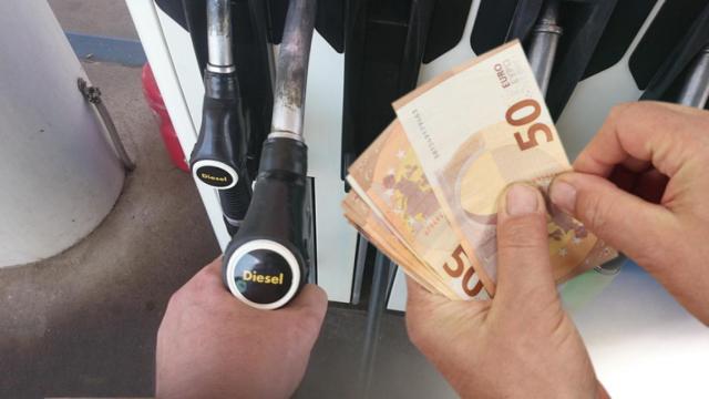 ¿Quieres saber cuándo bajará el precio de la gasolina y el diésel? De esto va a depender.