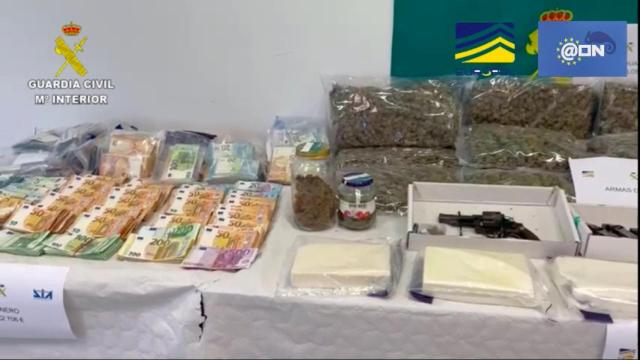 Parte del botín incautado a la organización mafiosa.