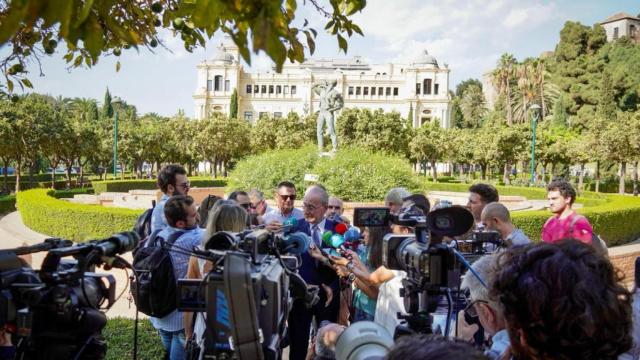 Francisco de la Torre, el alcalde de Málaga, en el momento en que anuncia su decisión de volver a ser candidato a la Alcaldía en 2023.