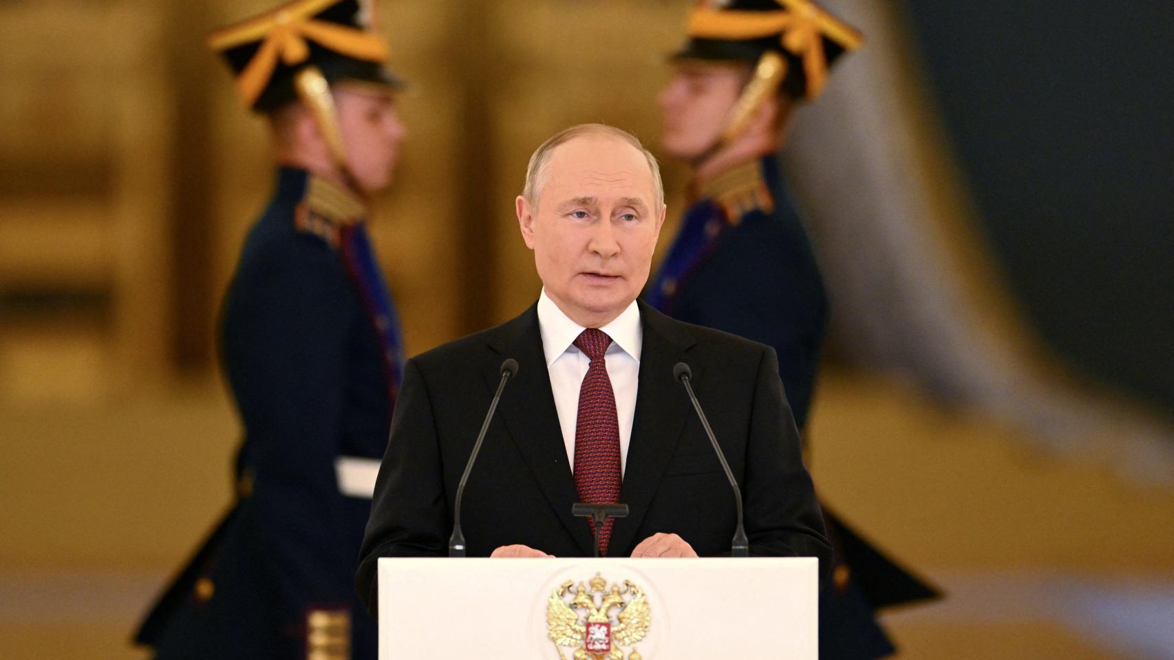 El presidente ruso, Vladimir Putin , pronuncia un discurso durante una ceremonia para recibir cartas credenciales de los embajadores extranjeros recién nombrados en el Kremlin en Moscú, Rusia, el 20 de septiembre de 2022.