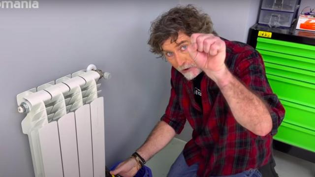 Kristian Pielhoff levantando el puño al dar su peculiar truco en Bricomanía.