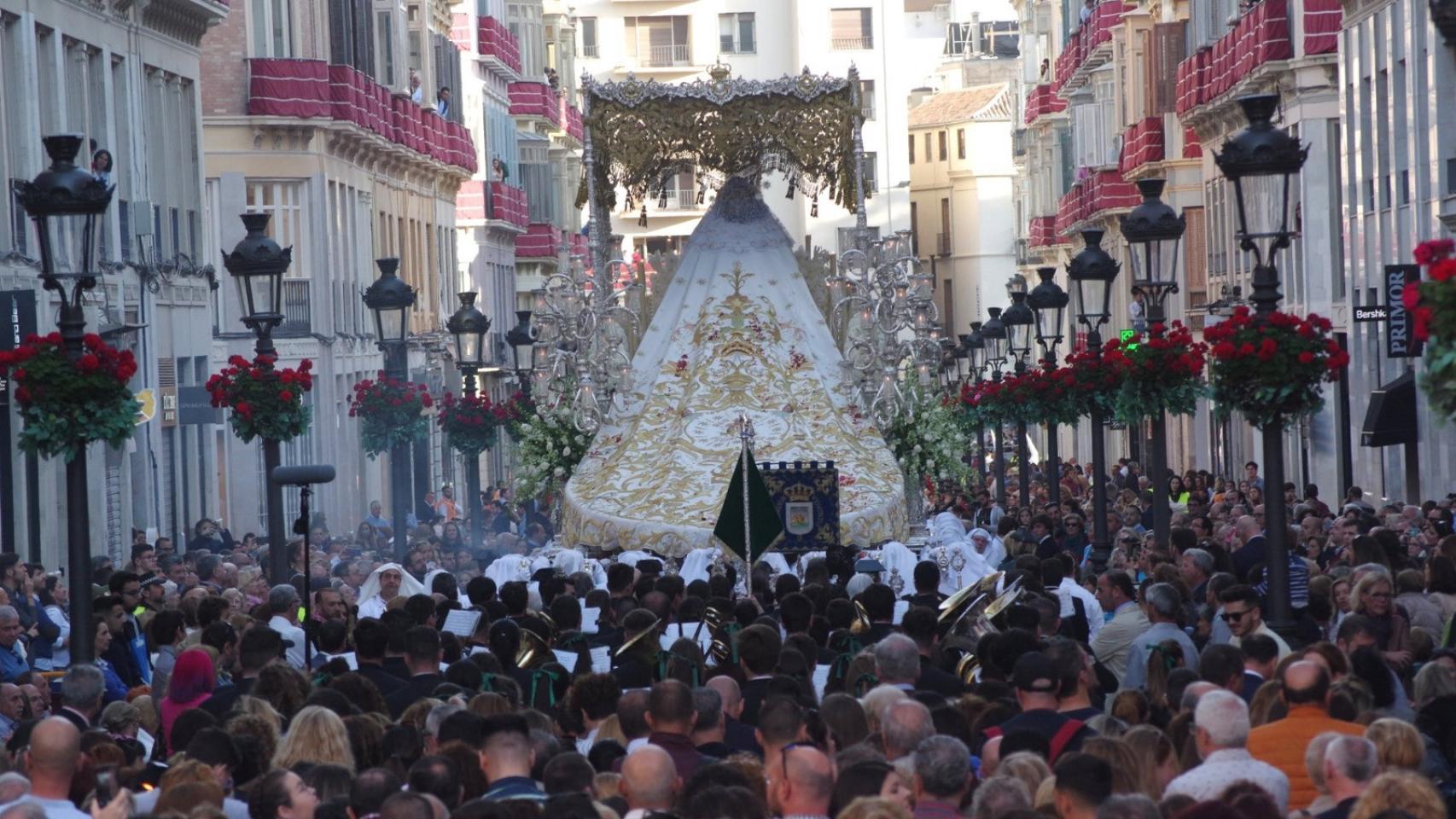 Manto de la Virgen del Rocío.