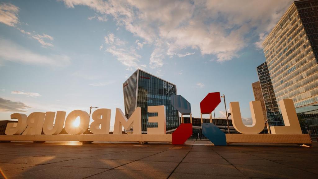 Un cartel turístico de Luxemburgo.