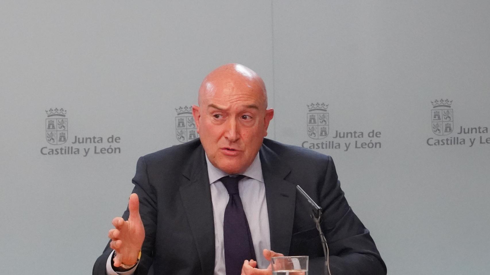 El consejero Jesús Julio Carnero en la rueda de prensa posterior al Consejo de Gobierno
