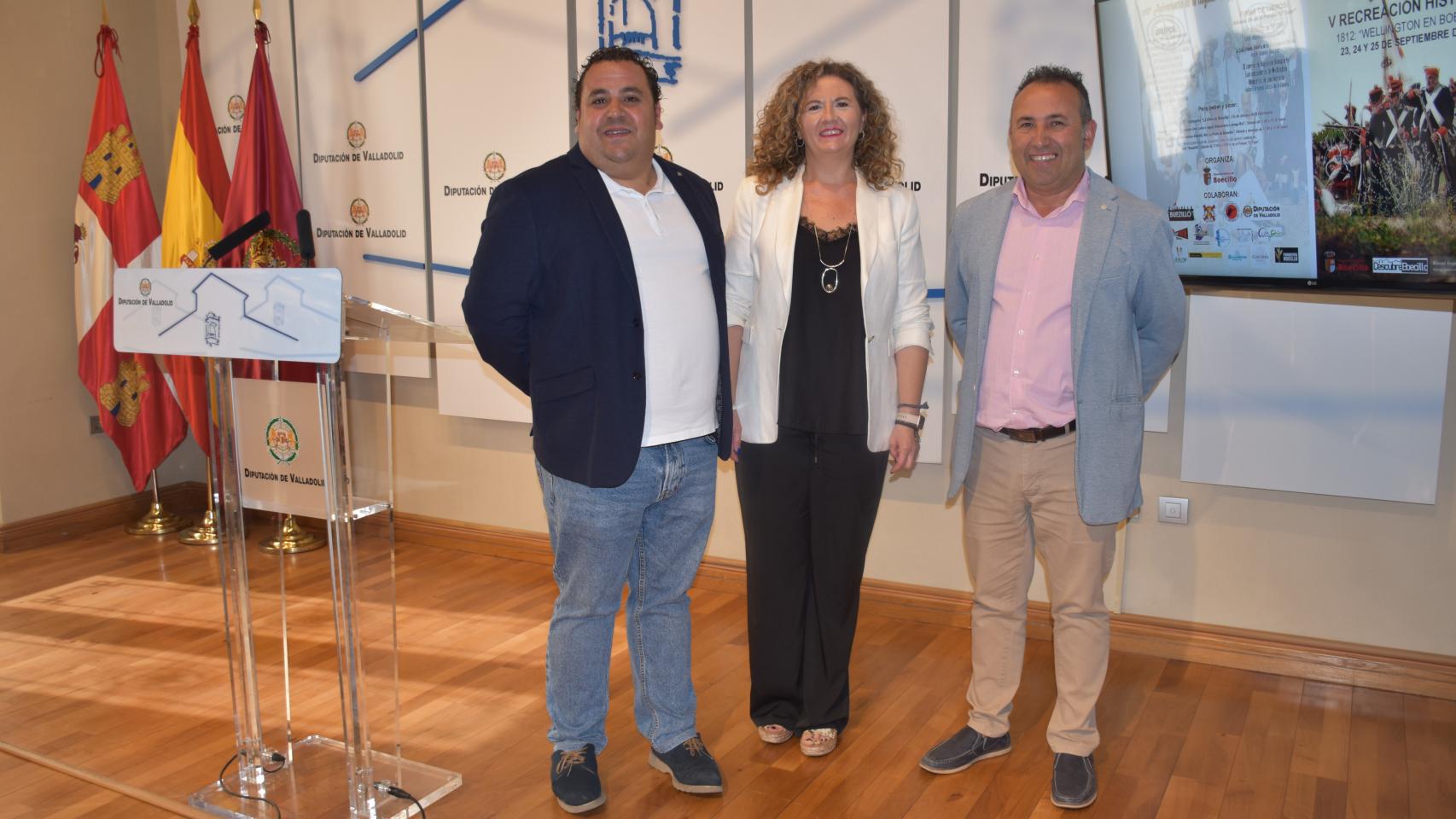 El alcalde de Boecillo, Raúl Gómez; la concejala de Cultura, Cristina Gil; y el diputado de Contratación, Alfonso Romo
