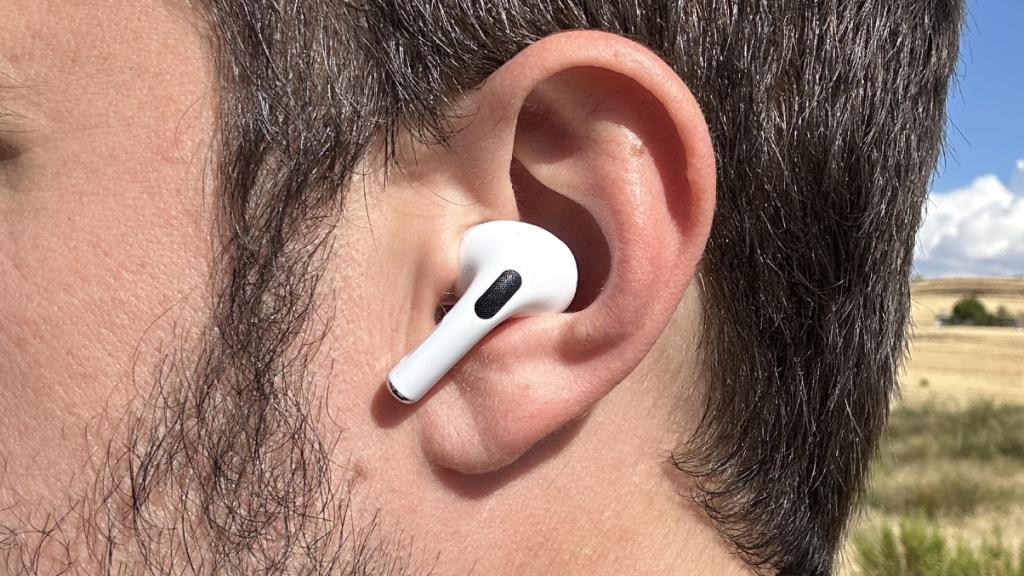 AirPods Pro 2.
