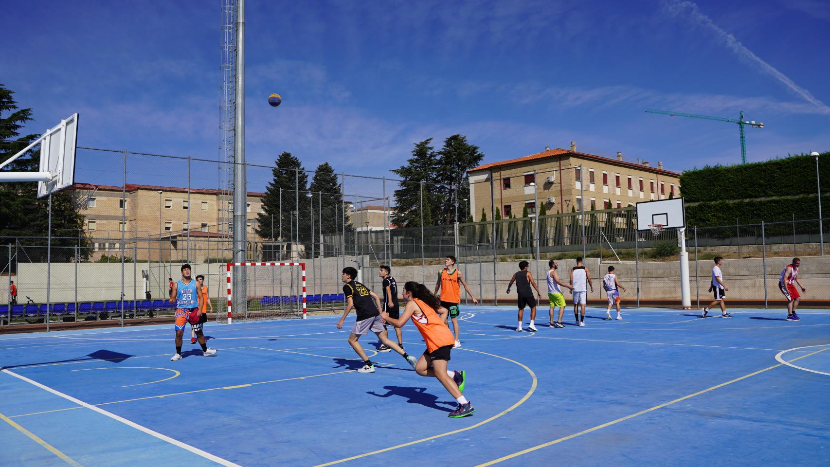 Participantes en el Torneo de Bienvenida del Servicio de Deportes de la UPSA