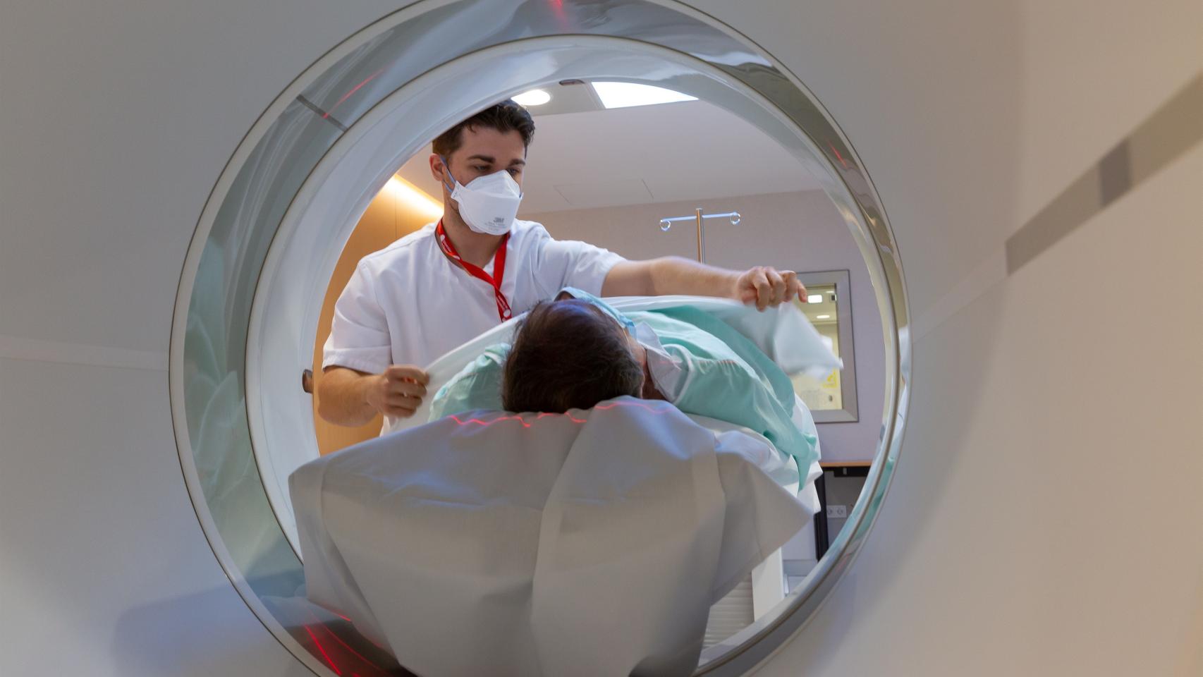 Un ensayo clínico estudia el efecto de la inmunoterapia contra el cáncer en tiempo real en tumores sólidos.