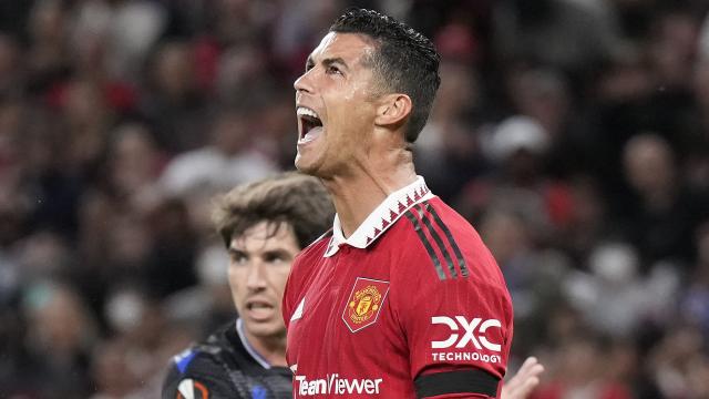 Cristiano Ronaldo se lamenta de un fallo en un partido con el Manchester United