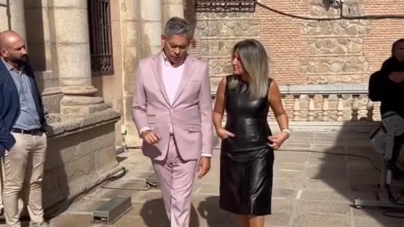 Boris Izaguirre visita a Milagros Tolón en el Ayuntamiento de Toledo