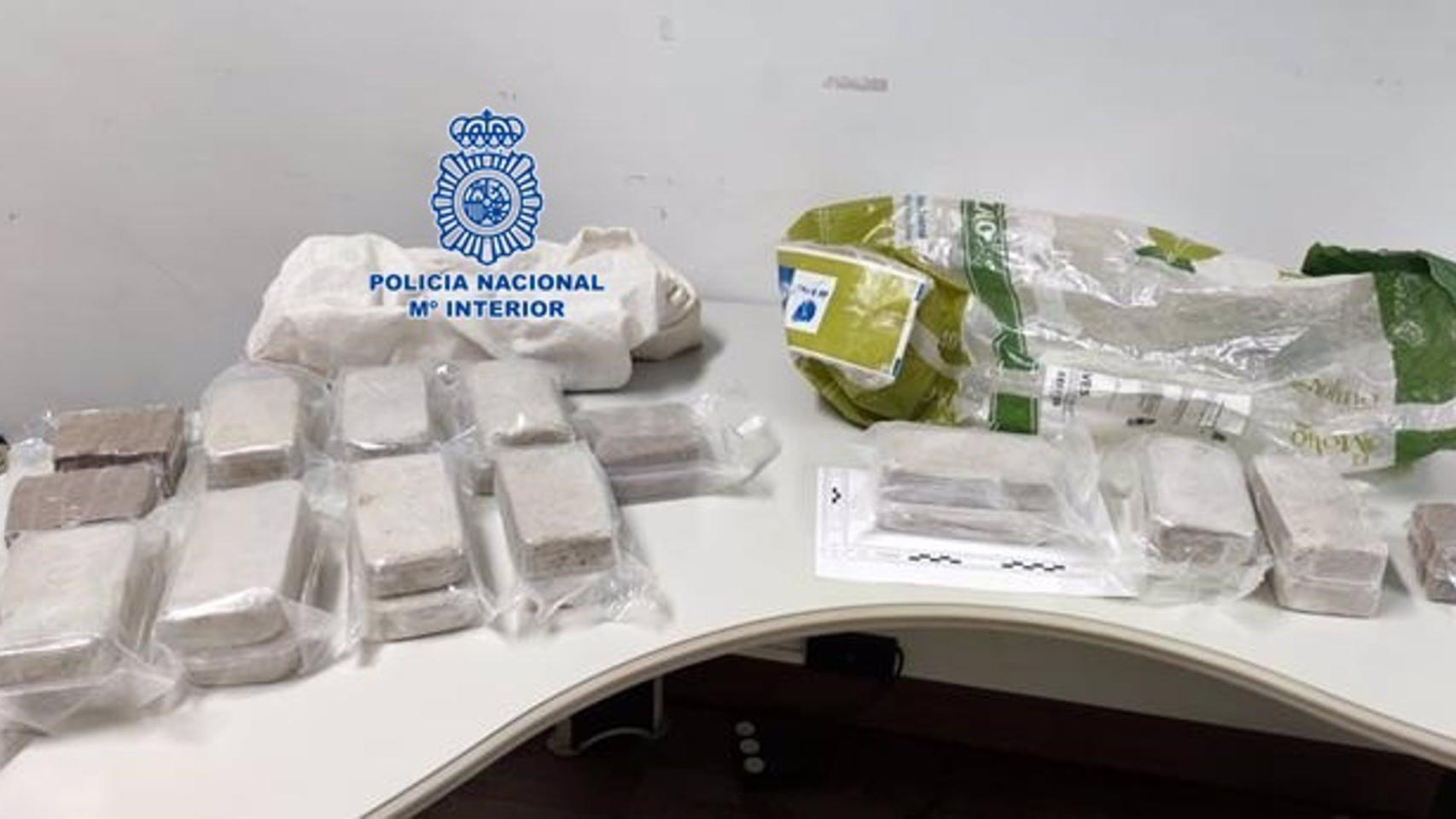 Parte del material incautado en la operación.