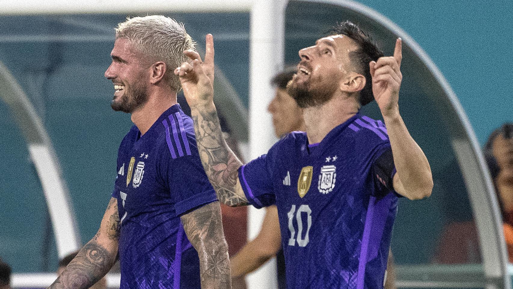 Leo Messi celebra un gol con la selección de Argentina