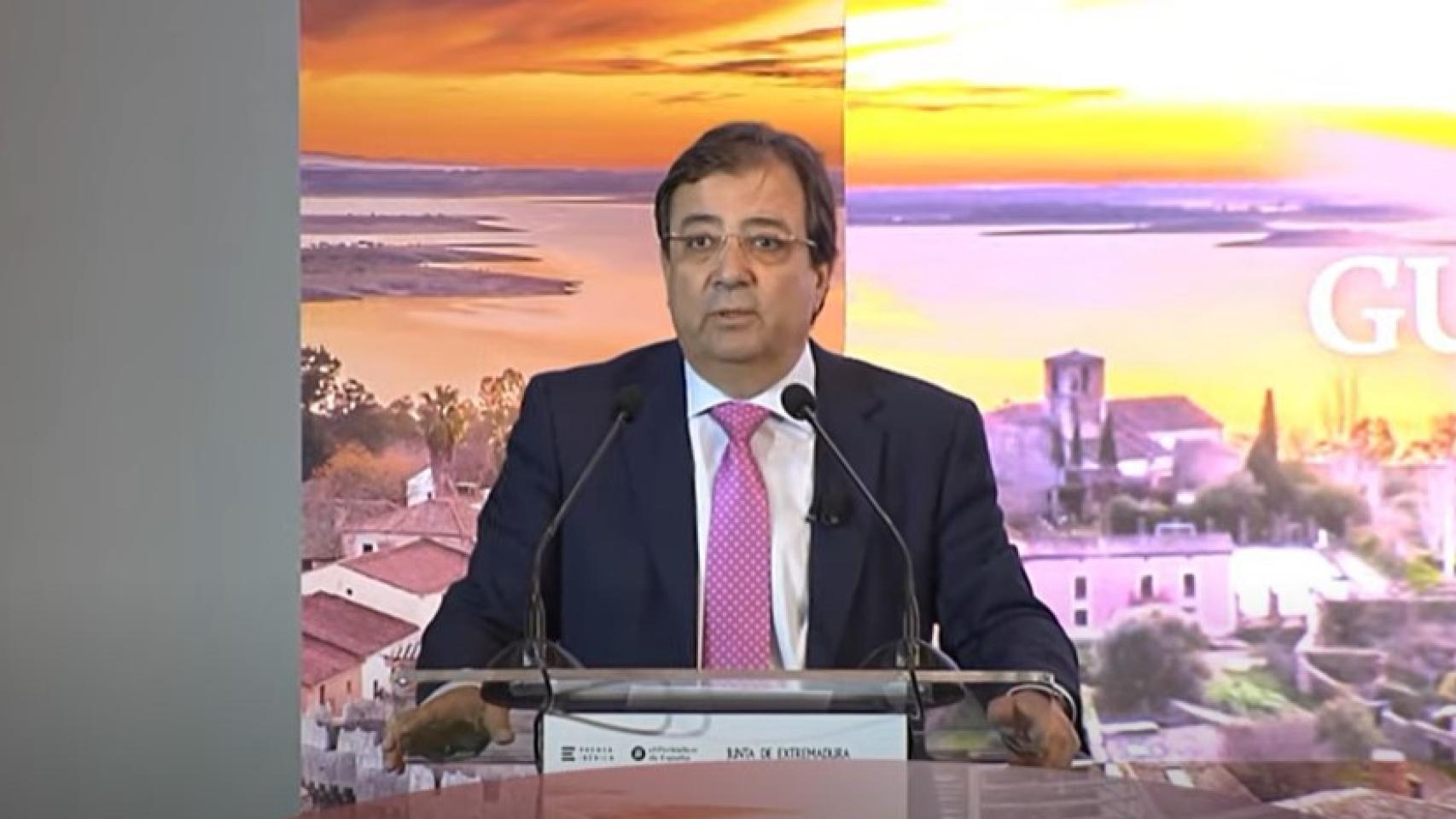 El presidente de la Junta de Extremadura, Guillermo Fernández Vara, este lunes en un acto.