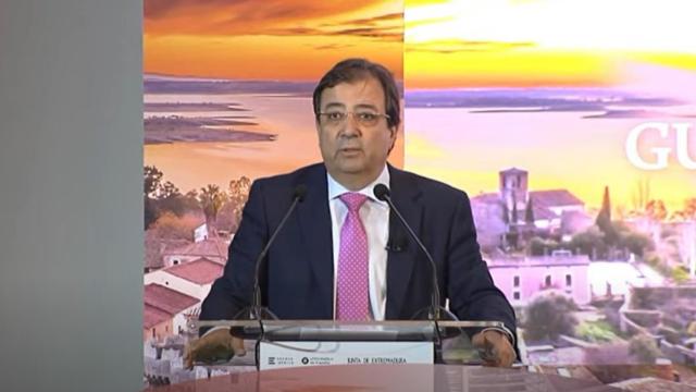 El presidente de la Junta de Extremadura, Guillermo Fernández Vara, este lunes en un acto.